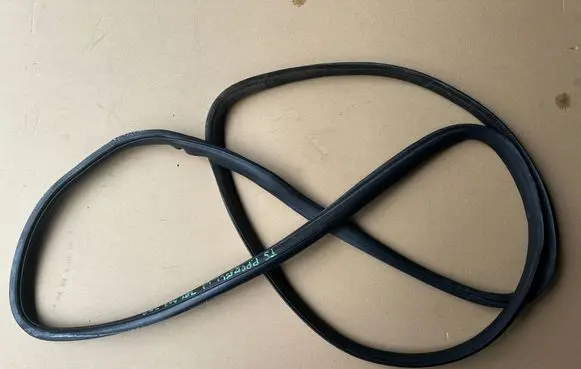 Volkswagen Multivan T5 Sliding door rubber seal 7E0843792