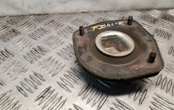 Hyundai Tucson JM Front shock absorber mounting bracket 