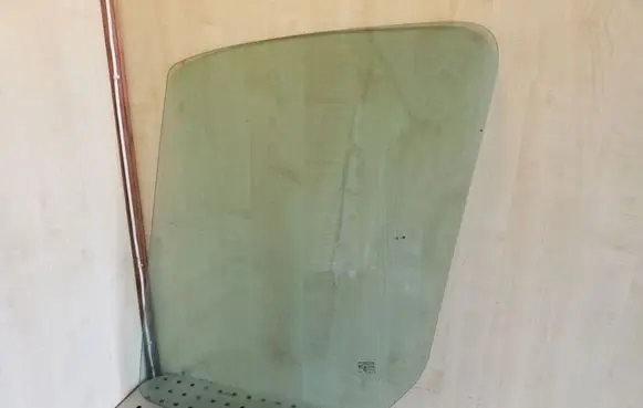 Volkswagen Crafter Front door window/glass (coupe) E143R001025