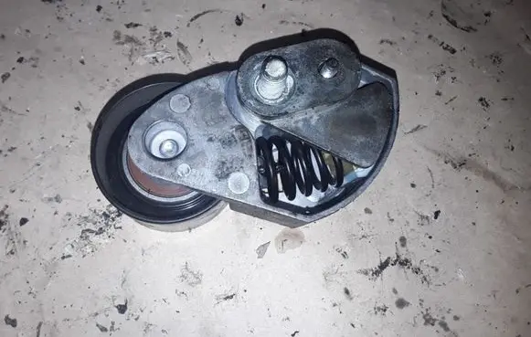 KIA Carens I Generator/alternator belt tensioner 2441027000