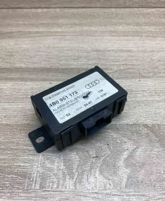 Audi A6 S6 C5 4B Alarm control unit/module 4B0951173