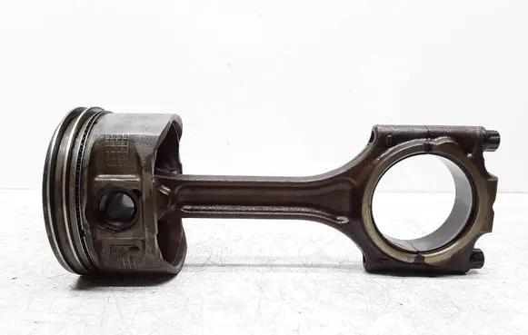 Volvo XC70 Piston with connecting rod 24520A