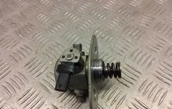 BMW X3 G01 Fuel injection high pressure pump 7642466