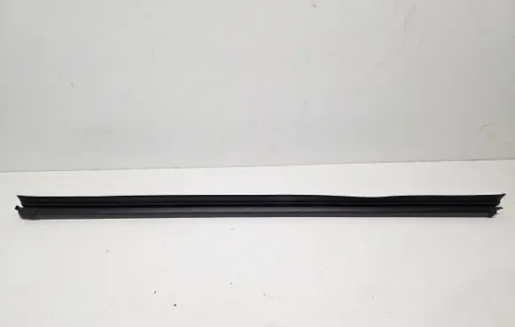 Nissan Qashqai J12 Rubber seal front coupe door window 808346UA0A