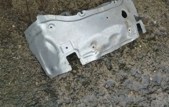 Mercedes-Benz CLS C218 X218 Heat shield in engine bay A2126280140