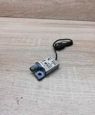 BMW 5 E39 Aerial antenna amplifier 8375224