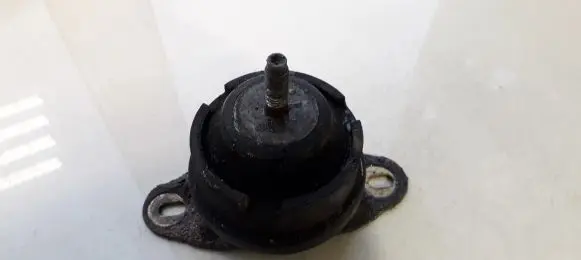 Citroen C5 Engine mount bracket