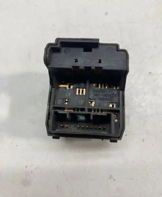 Toyota Avensis T270 Wing mirror switch 183647