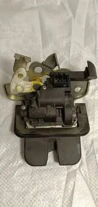 Loading door lock