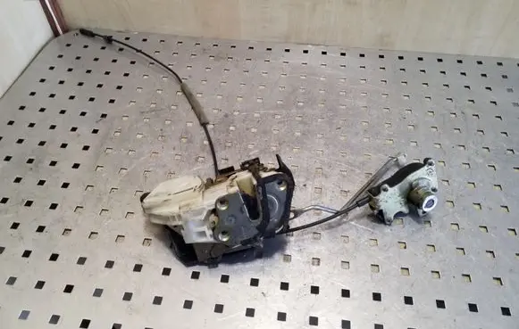Mitsubishi Pajero Front door lock
