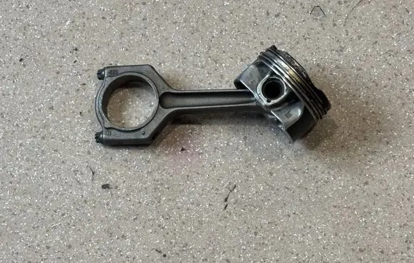 BMW 5 GT F07 Piston with connecting rod 7624408