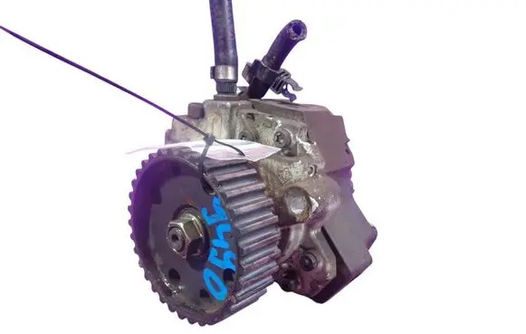 Opel Astra H Fuel injection high pressure pump 
