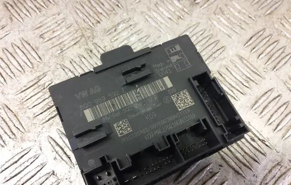 Volkswagen Golf VII Door control unit/module 5Q0959592E