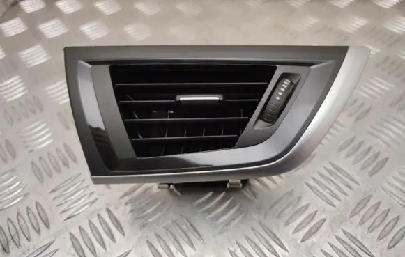 BMW 1 F20 F21 Dashboard side air vent grill/cover trim 9205356 920535609