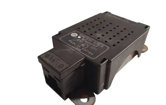 Volkswagen Golf V Aerial antenna amplifier 5M0035570B