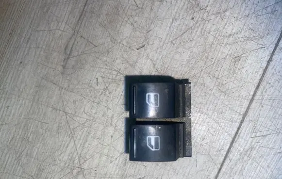 Volkswagen Touran I Front door handle cover 1k3959857