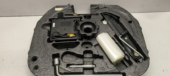 Mercedes-Benz SLK AMG R172 Tool set A1728901514