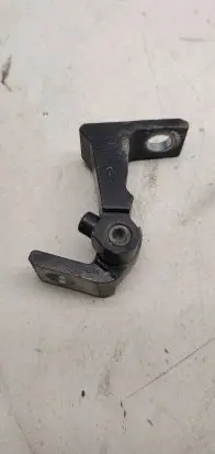 Volkswagen PASSAT B8 Rear door upper hinge 8v5833403c