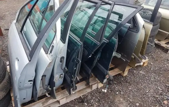 Hyundai Sonata Front door rudos