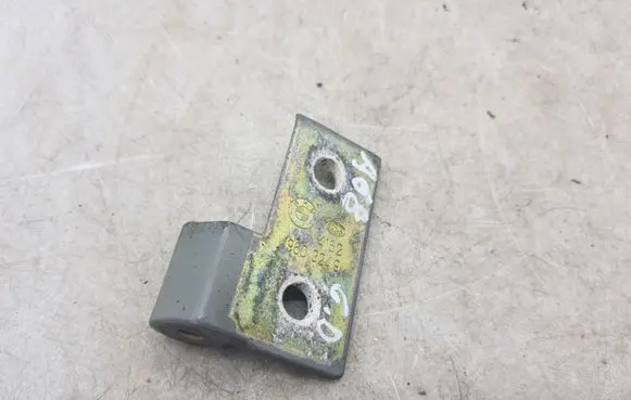BMW 5 E39 Front door lower hinge 415219603249 19603249