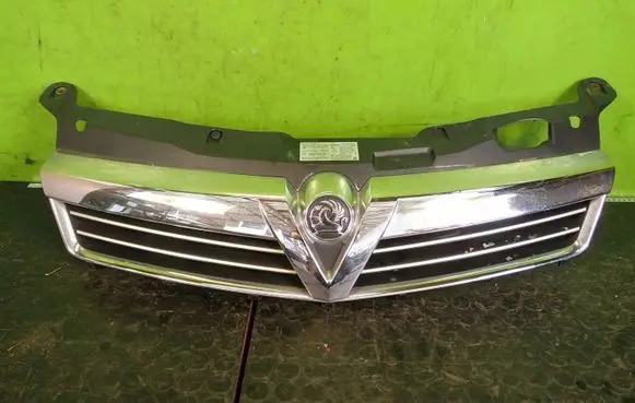 Opel Astra H Front bumper upper radiator grill 1322578813225789