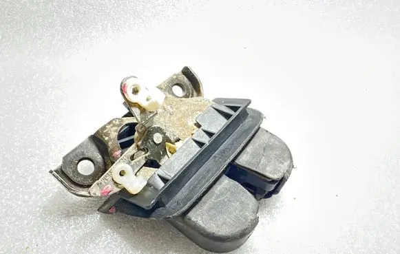 Audi A6 S6 C5 4B Tailgate lock latch 4B9477505M