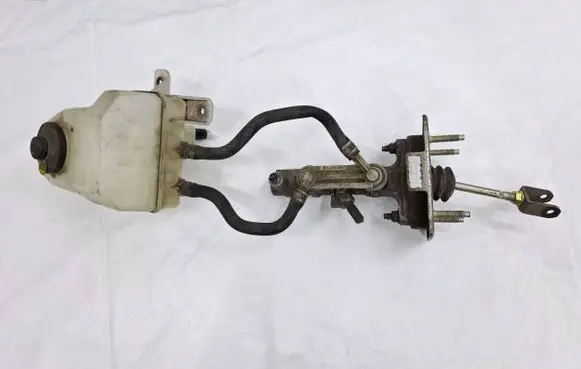 Toyota Prius (XW20) Master brake cylinder 13203040110 5F02867 13203040120