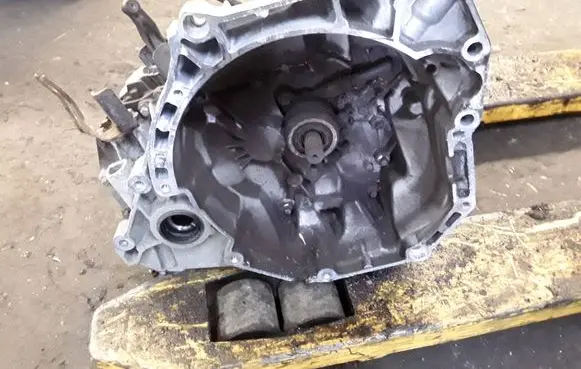 Nissan Note (E12) Manual 5 speed gearbox JH3323