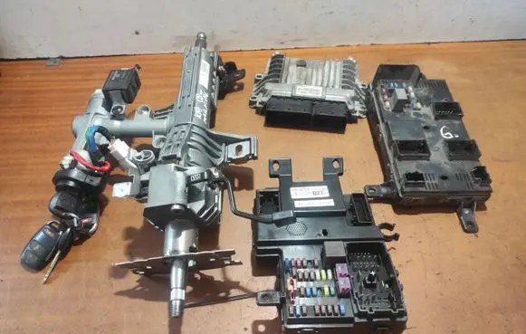 Engine ECU kit and lock set