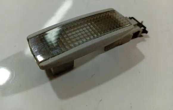 Volkswagen PASSAT B5 Other interior light 3B0947113