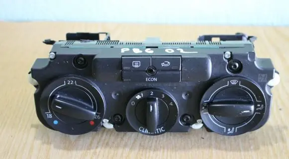 Volkswagen PASSAT B6 Climate control unit 3C2820045A