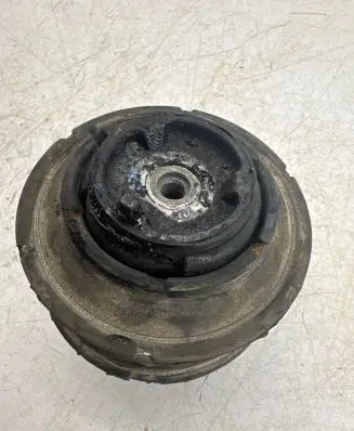 Mercedes-Benz C W203 Engine mount bracket