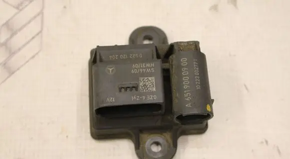Mercedes-Benz C W204 Glow plug pre-heat relay A6519000900 0522120204