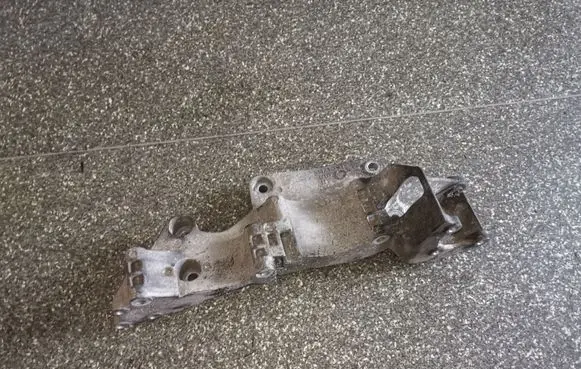 Audi A3 S3 8L Engine mounting bracket 06A903143H