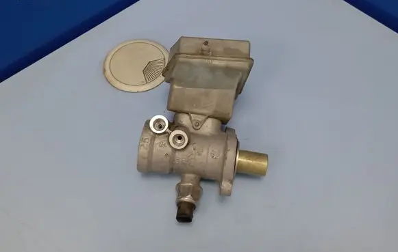 Renault Laguna II Master brake cylinder 8200181766A