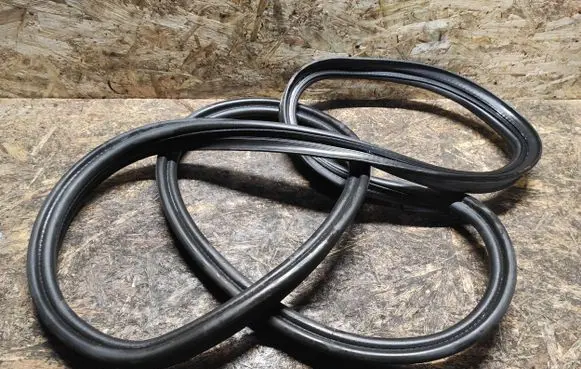 BMW 2 F45 Trunk rubber seal (body) 7440480