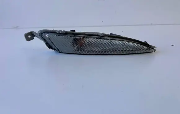 Opel Astra J Front indicator light 13367143 662588537