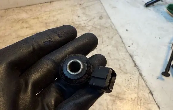 BMW 7 G11 G12 Detonation knock sensor 7598861
