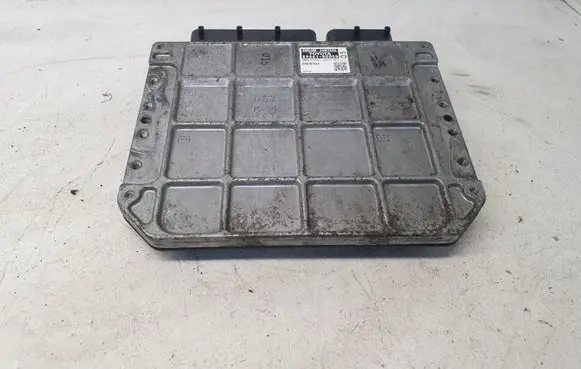 Toyota Avensis T270 Engine control unit/module 8966105D50