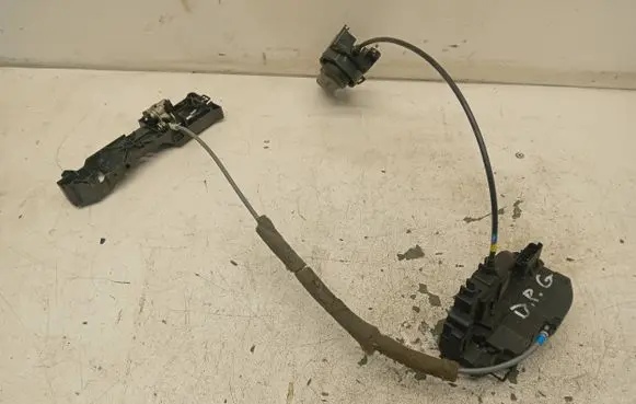 Nissan Note (E11) Rear door lock