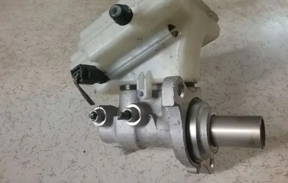 Mini One - Cooper Coupe R56 Master brake cylinder 32663813