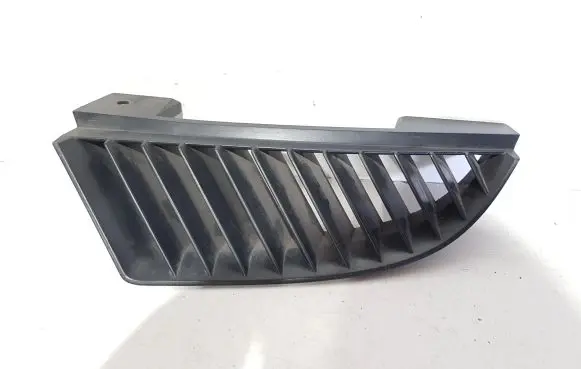 Mitsubishi Colt Front bumper upper radiator grill MN127773