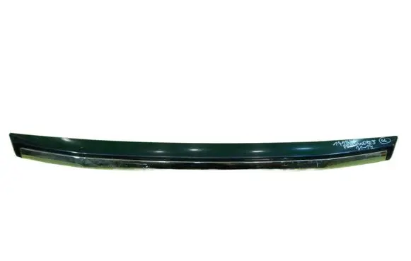 Land Rover Freelander 2 - LR2 Rear light center trim bar blend 