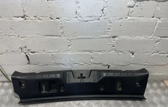 BMW 5 F10 F11 Tailgate/boot lid lock trim 7227535