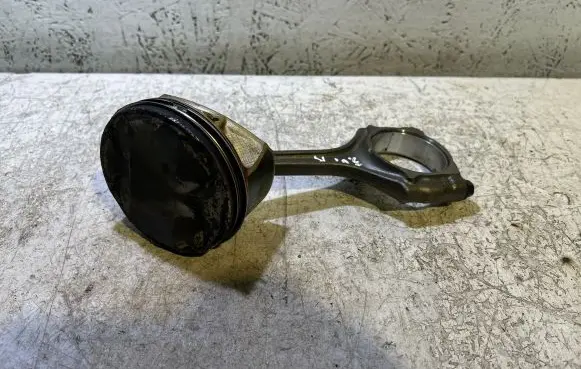 Dodge Durango Piston with connecting rod