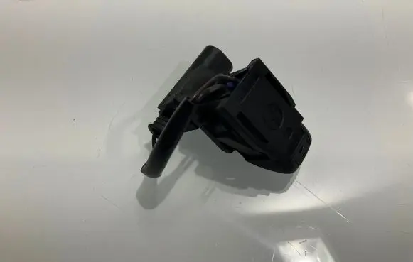 Mercedes-Benz CLS C219 Windshield washer spray nozzle 