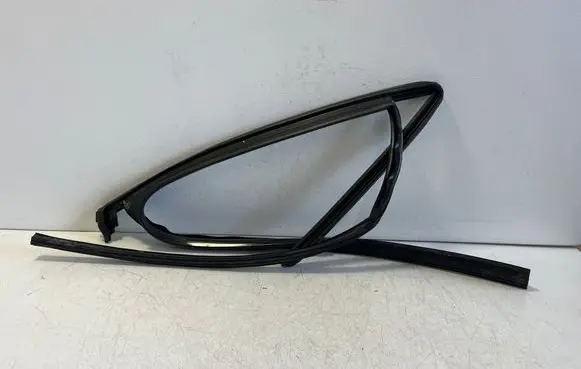Audi Q2 - Rubber seal rear door window/glass 81A839440B
