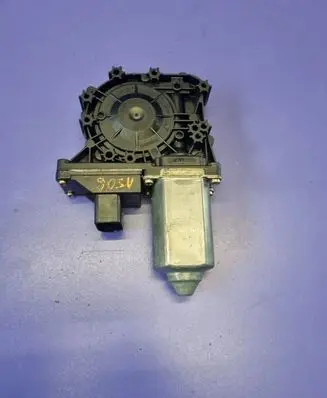 Audi TT Mk1 Front door window regulator motor 8N7959801D