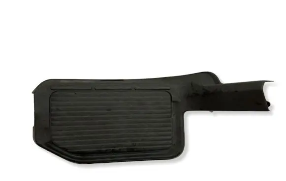 Mitsubishi Pajero Rear sill trim cover MR402154