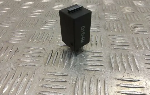 BMW 5 E34 Other relay 1388546